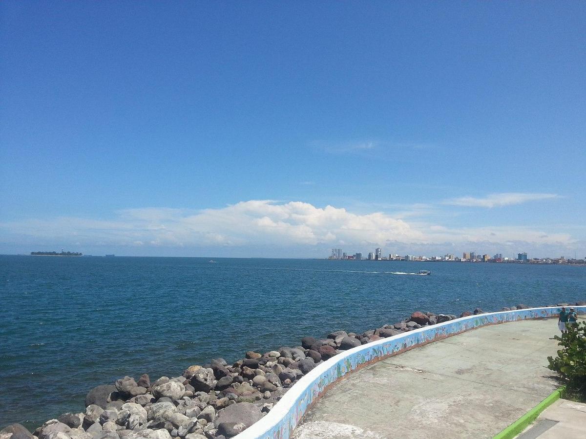 Suites Brisa Marina - Atras De Playa Regatas Y El Malecon, 6 Calles Del Acuario Veracruz Bagian luar foto