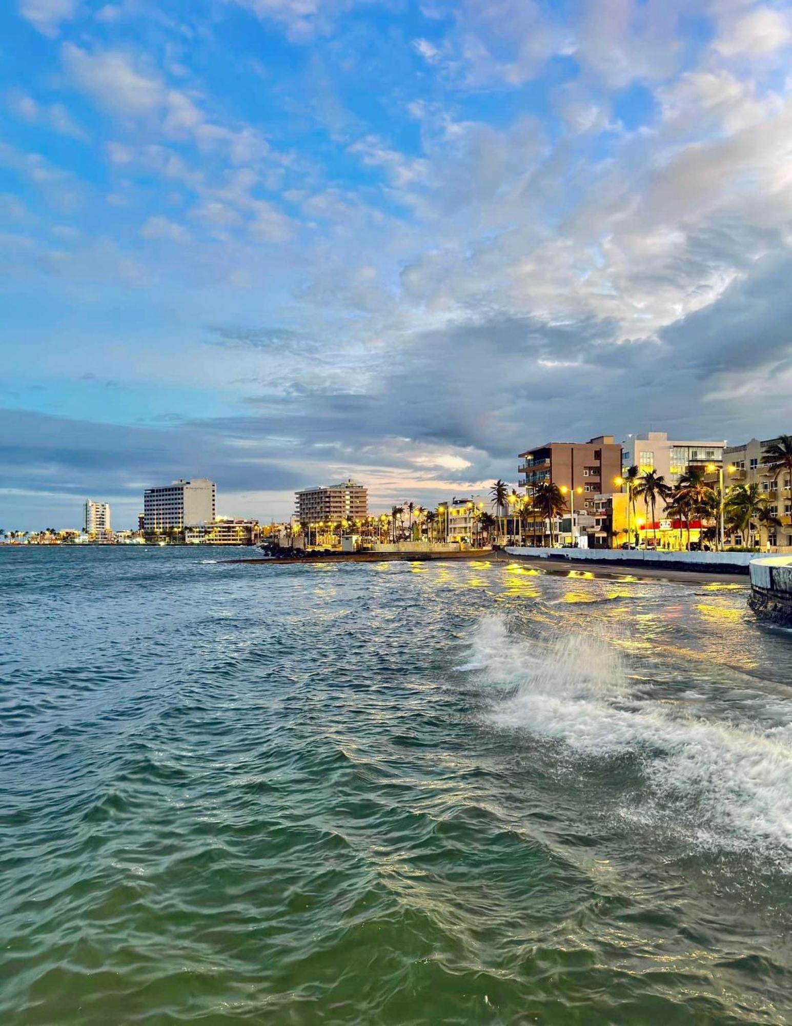 Suites Brisa Marina - Atras De Playa Regatas Y El Malecon, 6 Calles Del Acuario Veracruz Bagian luar foto