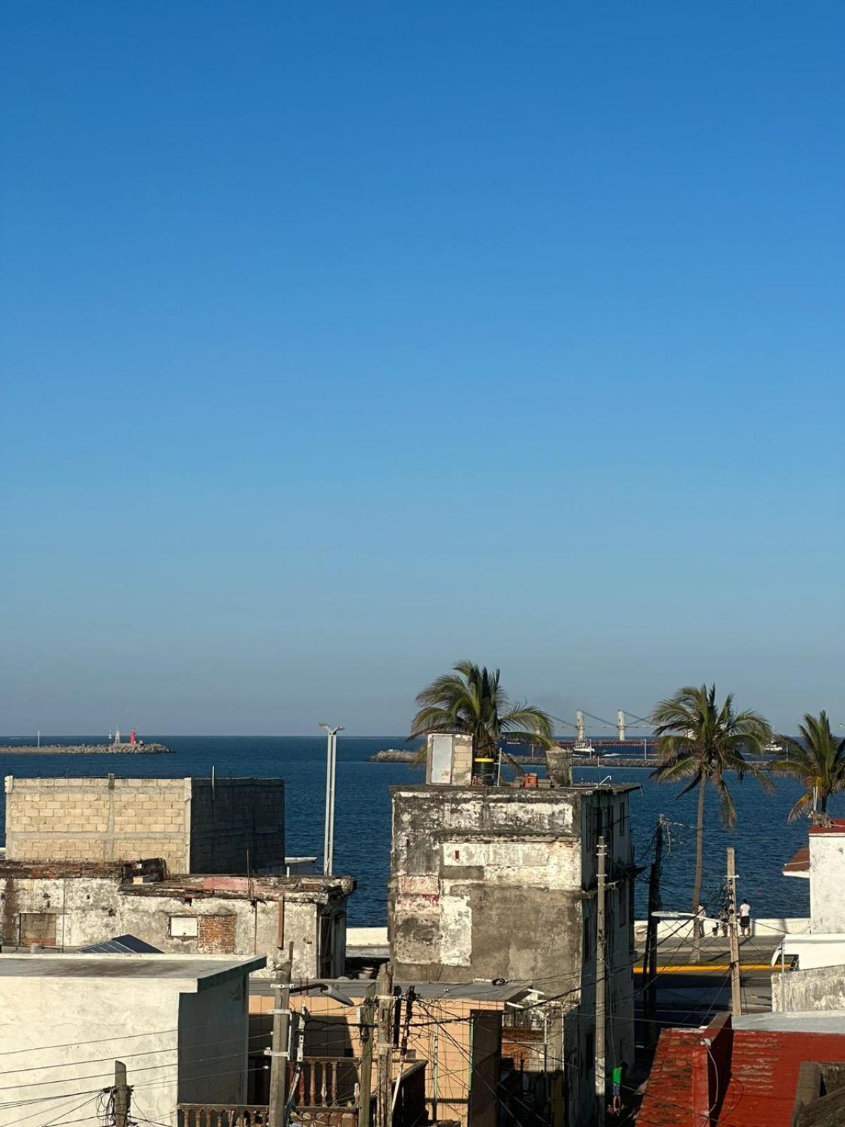 Suites Brisa Marina - Atras De Playa Regatas Y El Malecon, 6 Calles Del Acuario Veracruz Bagian luar foto